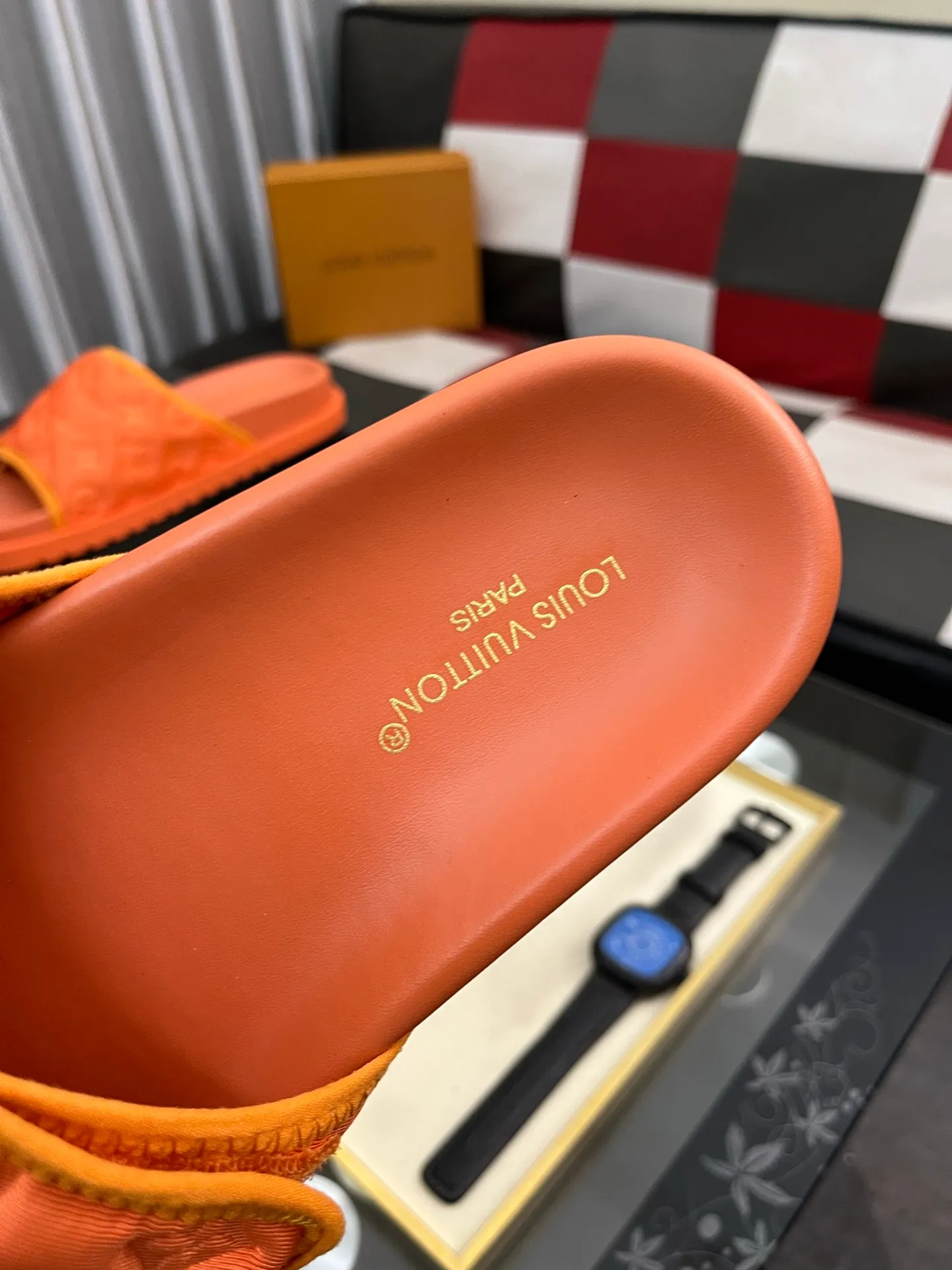 Men's men's shoes💰320⌚️⌚️[Louis Vuitton LV slippers] (high-end cowhide) counter 1:1 fashion style summer must-have! The designer used LV’s iconic outsole. The original simple slippers instantly become fashionable! The upper is made of flexible special cowhide leather straps alternately, and the workmanship is exquisite! A must-have for stylish men in summer, size 38-44